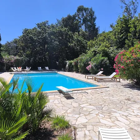 Sur , Secteur Pardigon , La Croix Valmer Кавалер-сюр-Мер